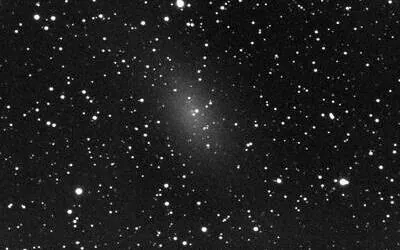 Знімок площини карликових супутників галактики Centaurus A з телескопа Hubble, що демонструє когерентний обертальний рух