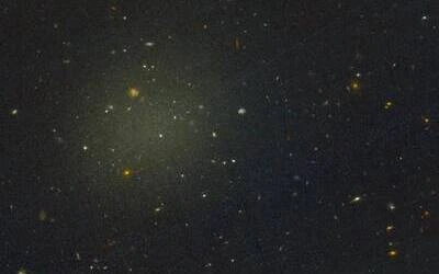 Галктика NGC 1052-DF4